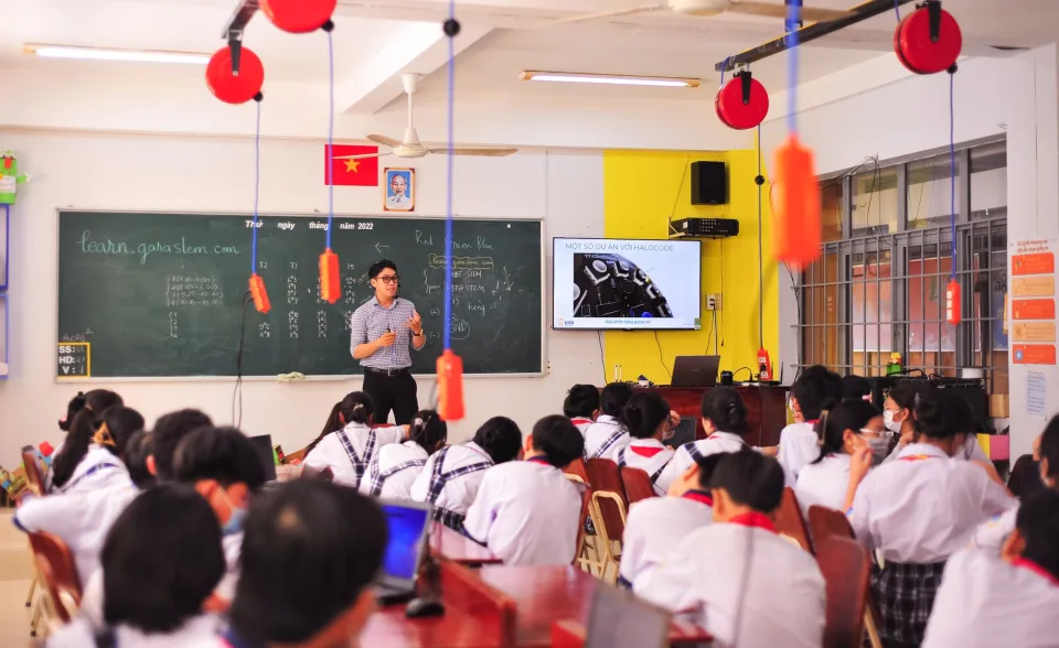 Sinh viên học tiếng Anh tại Can Thiệp Sớm Nemo